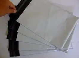 Envelope branco adesivado