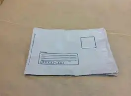 Envelope com remetente e destinatário