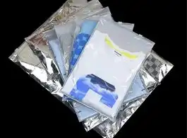 Saco em Plásticos Zip Lock de Roupas